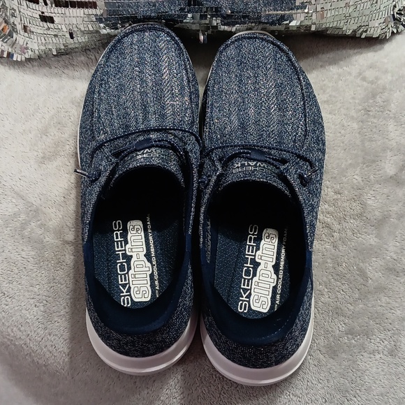 Sketchers go walk, slip-ins.navy and metallic silver, super comfy worn once size - Picture 3 of 6